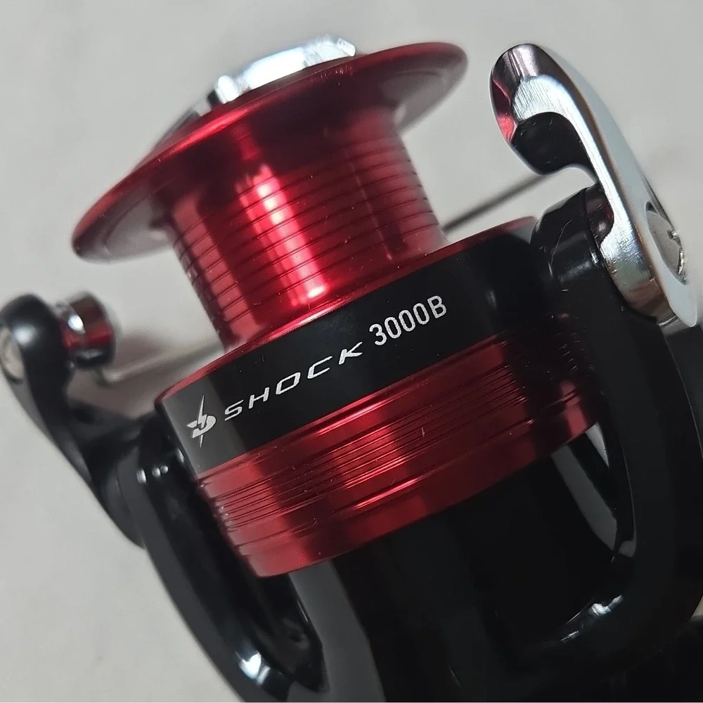 Daiwa Shock 3000B Spinning Reel Black Red Silver 8lb/240yd 10lb/200yd Capacity